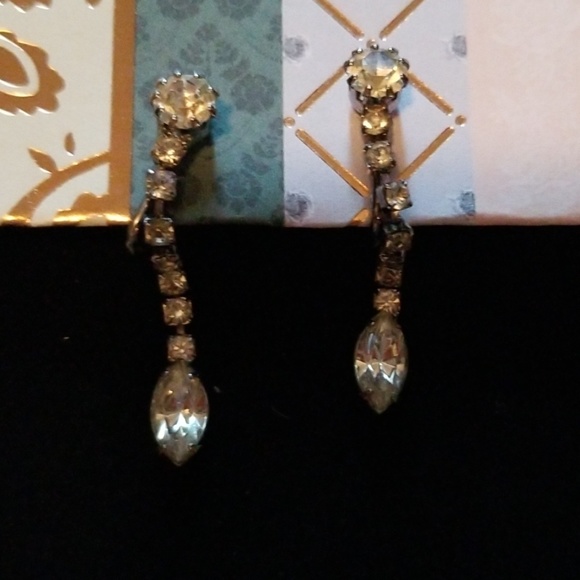 VINTAGE Rhinestone Dangle Clip On Earrings - Picture 3 of 6